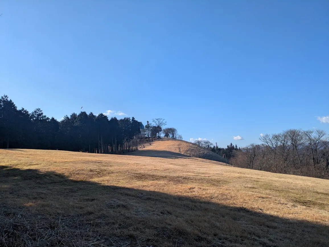 山頂近くに突然広場が出てきた